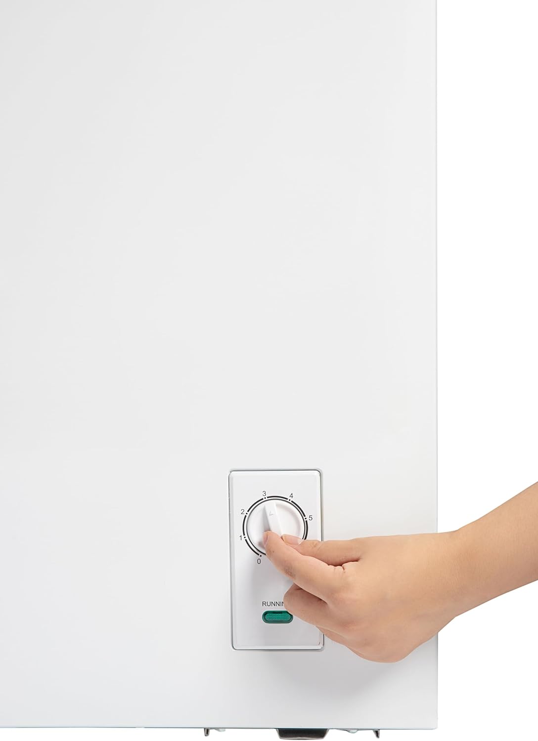 BLACK+DECKER 7.0 Cu. Ft. Chest Freezer, Holds up to 245 Lbs. of Frozen Food with Organizer Basket